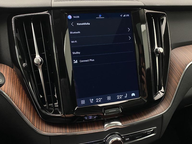 Volvo XC60 B4 AWD DARK PLUS AUT  - fotka 54 z 56
