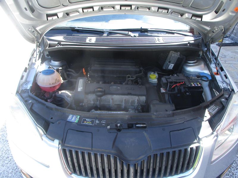 Škoda Fabia 1.4i 16V KLIMA +sada kol - fotka 23 z 26