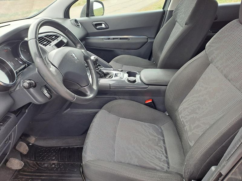 Peugeot 3008 (2010) 1.6 HDi - fotka 10 z 28