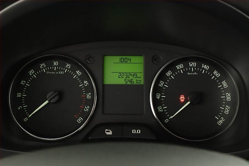 Škoda Fabia (2010) 1.6 TDI, po STK, jezdí výborně - fotka 9 z 13