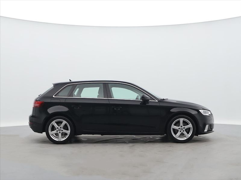 Audi A3 1,5 TSI 110kW S-tronic - fotka 8 z 35
