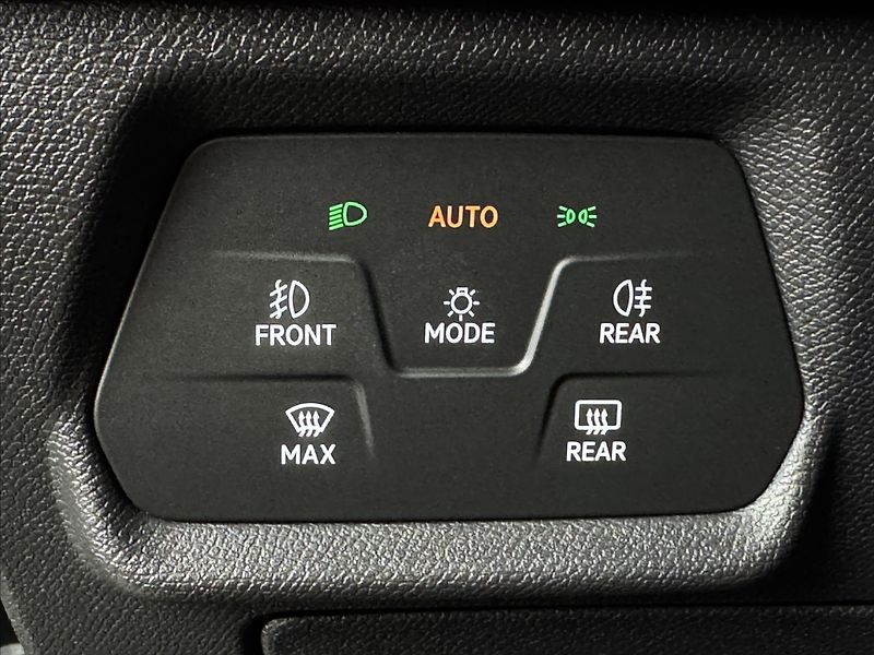 Seat Leon 1,4 TSi  e-Hybrid FR Line LED - fotka 29 z 50
