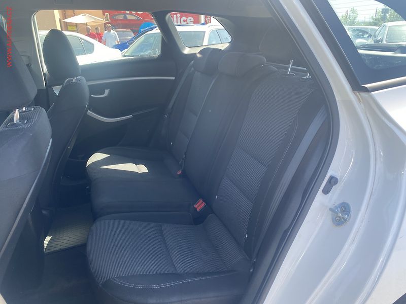 Hyundai i30 (2016) 1.6GDi, ČR, AC, tempo - fotka 9 z 13