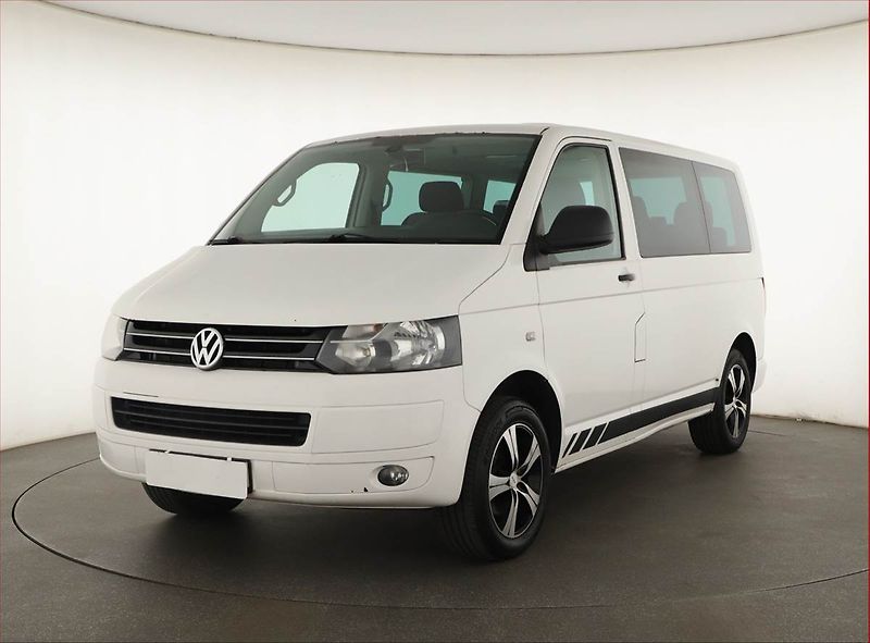 Volkswagen Multivan (2011) 2.0 TDI, 1Maj - fotka 2 z 13