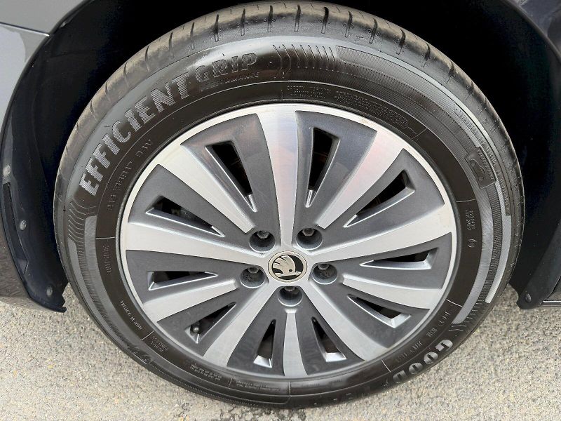 Škoda Superb (2023) 2.0 TDI 110kW DSG Style Plus - fotka 35 z 35