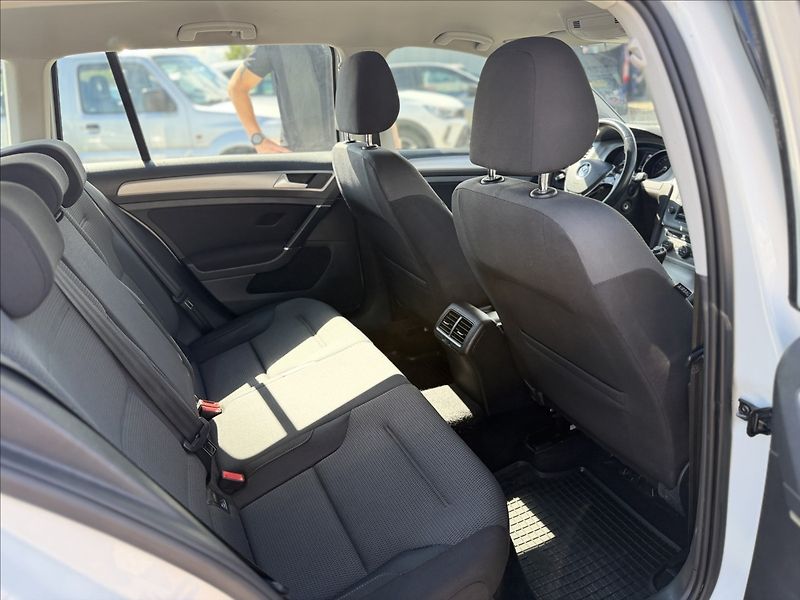 Volkswagen Golf 1,6 TDI NAVIGACE +SADA ALU KOL - fotka 21 z 25