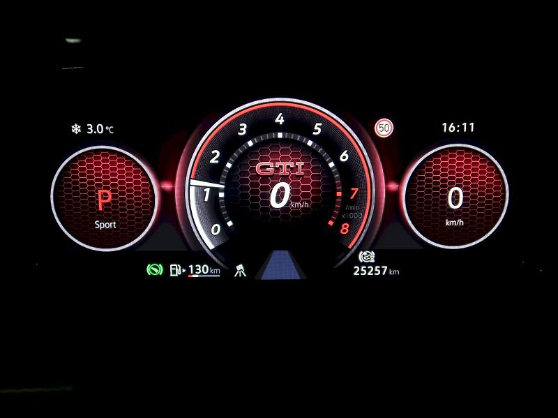 Volkswagen Golf (2024) GTI CLUBSPORT 2.0TSI 221KW DSG - fotka 17 z 38