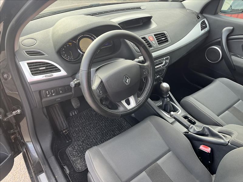 Renault Mégane 1,6 i KLIMA ALU 2x KOLA - fotka 9 z 36