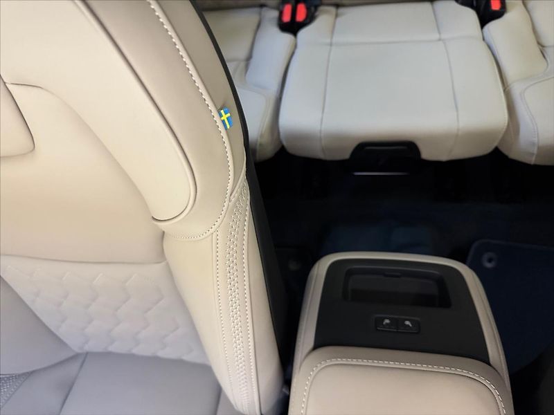 Volvo XC90 (2025) 2,0 Akční cena  Plus Dark 3423 - fotka 14 z 14