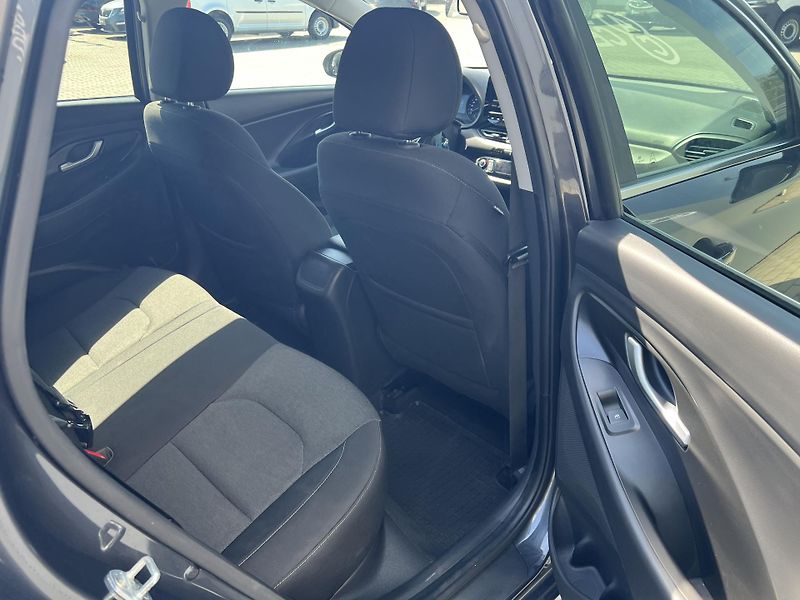 Hyundai i30 (2020) - fotka 36 z 44