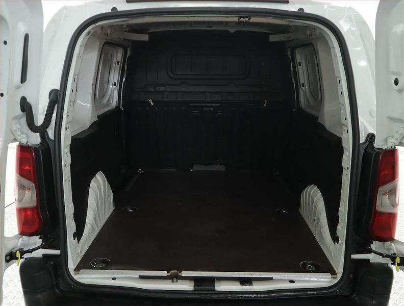 Opel Combo (2022) 1.5 CDTI, 3Místa, ČR, 1Maj - fotka 12 z 17