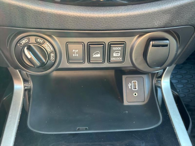 Nissan Navara 2,3 dCi - fotka 25 z 28