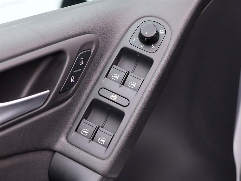 Volkswagen Golf 1,4 MPI 59KW Klimatizace CZ - fotka 14 z 31