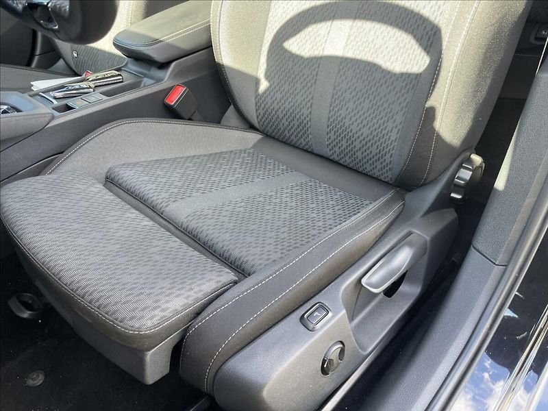 Škoda Octavia 2,0 TDi 110kw DSG Style Nehava - fotka 23 z 39