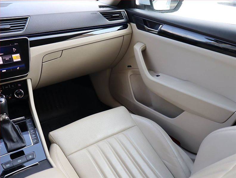 Škoda Superb (2017) Laurin&Klement 2.0 TSI - fotka 8 z 24