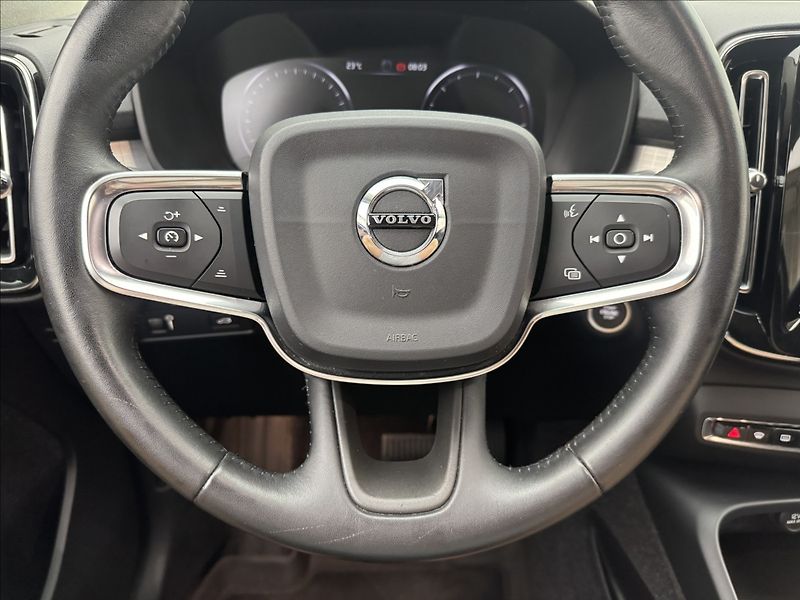 Volvo XC40 2,0 D3 AUTOMAT VÝHŘEV TAŽNÉ - fotka 8 z 41