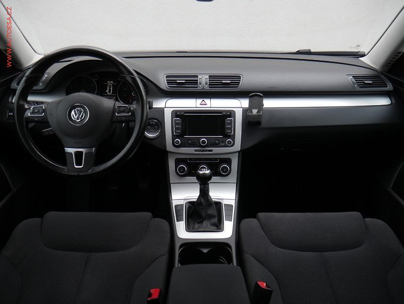 Volkswagen Passat (2010) 2.0TDi, Bixen, navi, STK3/28 - fotka 8 z 16