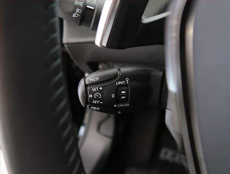 Peugeot 2008 (2025) 1.2 PureTech - fotka 24 z 26