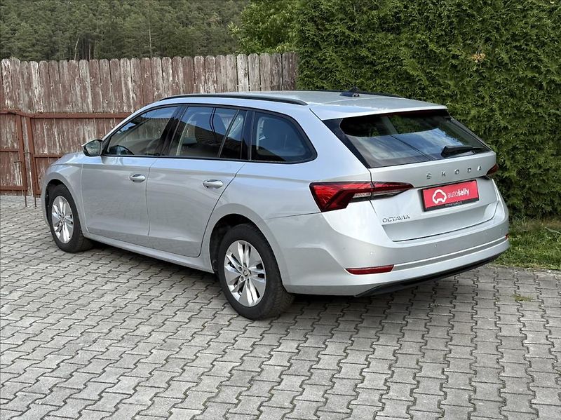 Škoda Octavia 2,0 TDi EXECUTIVE DSG LED ACC - fotka 3 z 31