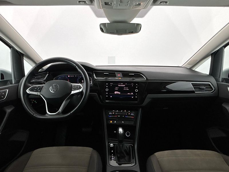 Volkswagen Touran Highline DSG - fotka 5 z 29