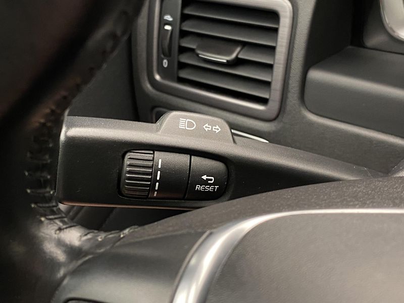 Volvo XC70 D3 AWD SUMMUM AUT - fotka 21 z 45