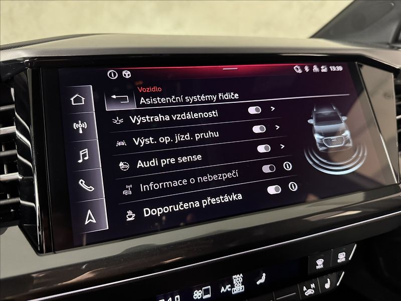 Audi Q4 e-tron 35 S-Line LED HUD Kamera - fotka 29 z 45