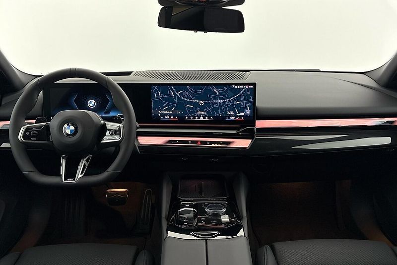 BMW Řada 5 540d xDrive Touring - fotka 7 z 16