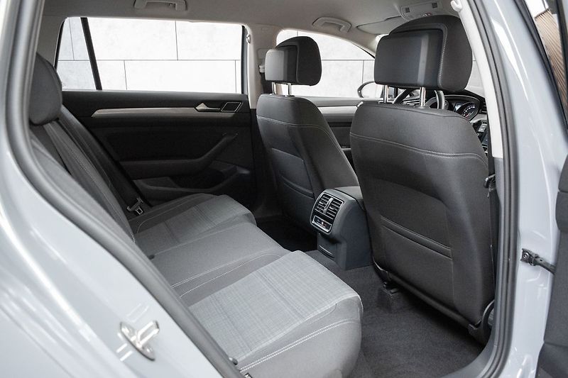Volkswagen Passat TDI 110kW BUSINESS*2xPNEU*ČR 1 - fotka 13 z 39