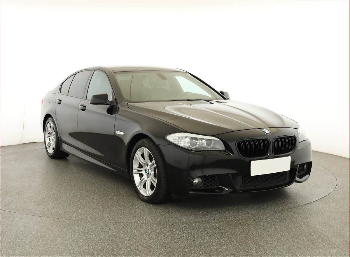 BMW Řada 5 520d, Xenony, Tempomat