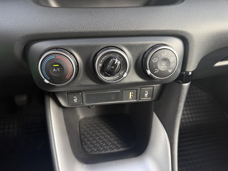 Toyota Yaris 1.5 VVT-i 92KW Style TECH - fotka 18 z 20
