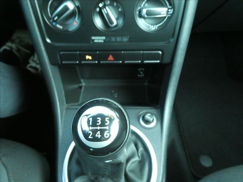 Volkswagen Beetle 1,2 TSi 77kW,1.maj.,po servise - fotka 27 z 52