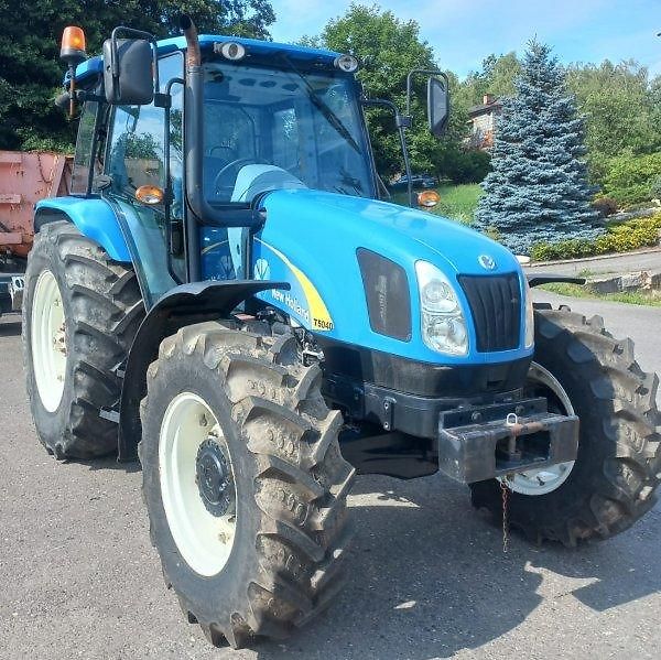New Holland (2009) T5040 traktor 86HP - fotka 2 z 10
