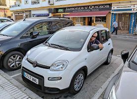 Půjčení auta v zahraničí může výrazně zpříjemnit dovolenou, ale také přinést nečekané komplikace.