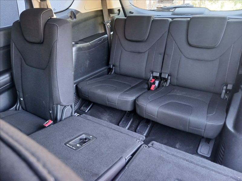 Ford S-MAX 2,0 Titanium 110 kW PowerShift - fotka 17 z 39