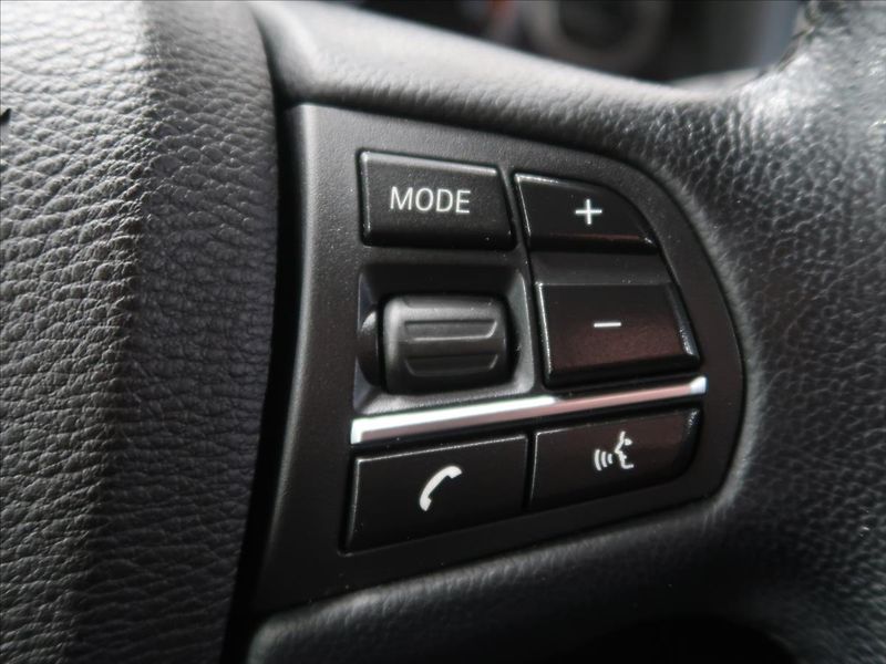 BMW X5 2,0 xDrive25d Steptronic 7míst - fotka 17 z 32