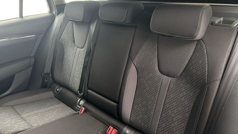 Škoda Octavia 2.0 TDI DSG Style Combi - fotka 16 z 25