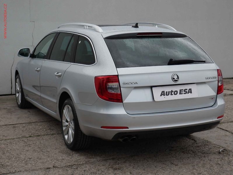 Škoda Superb (2014) 2.0 TDi 4x4, DSG, panor, navi - fotka 4 z 19