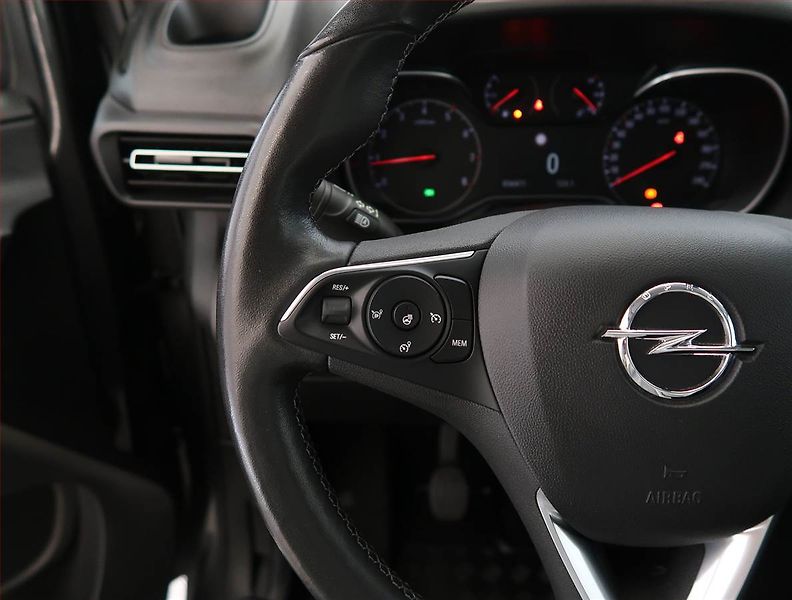 Opel Combo (2021) Maxi Edition 1.2 Turbo, 7Míst - fotka 20 z 24