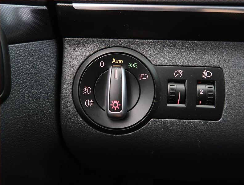 Volkswagen Touran (2013) 1.6 TDI, 7 míst, Serv.kniha - fotka 18 z 21