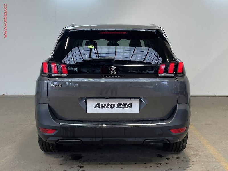 Peugeot 5008 (2019) 1.5 HDi, Crossway, LED, panor - fotka 5 z 17
