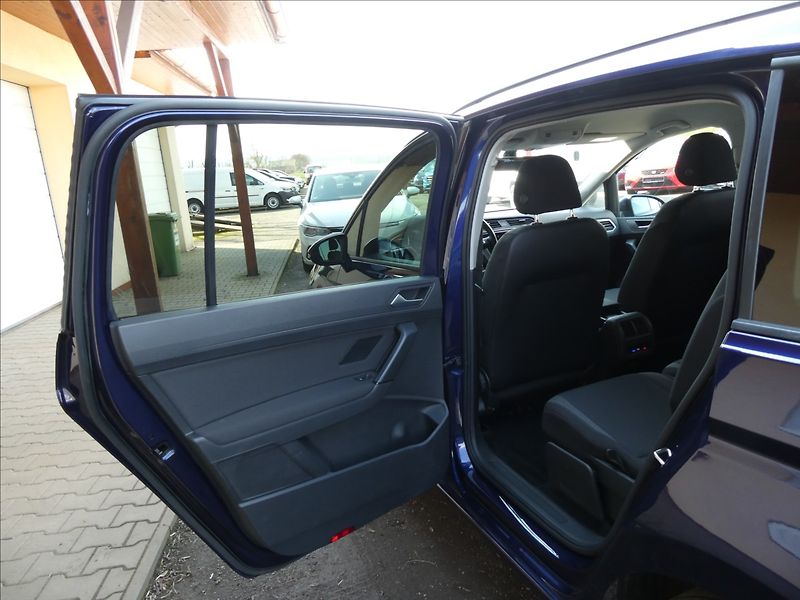 Volkswagen Touran 1,2 TSi 81kW 7.míst, NAVI - fotka 22 z 39