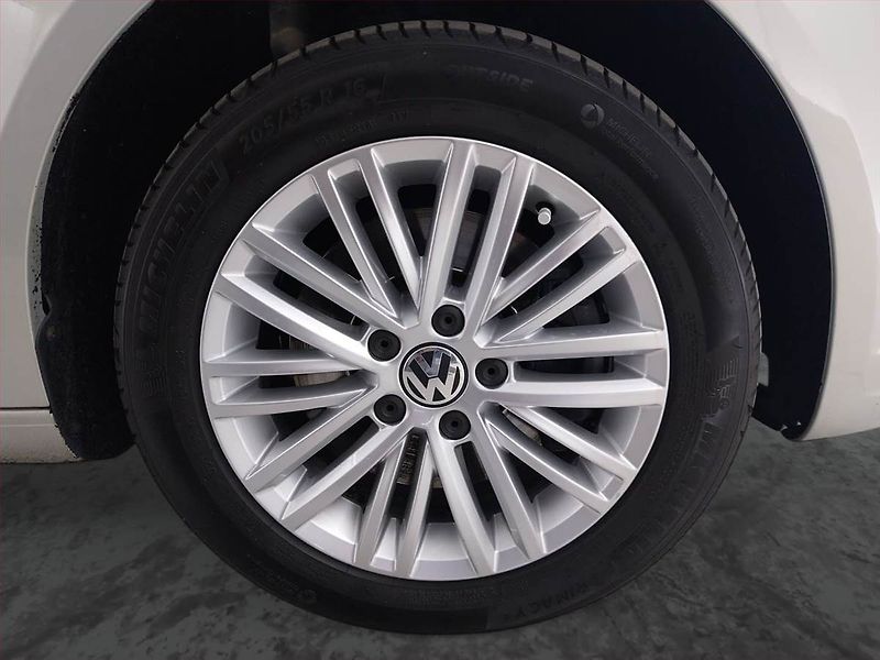 Volkswagen Touran (2015) 2.0 TDI, Navi, Bi-Xenony - fotka 15 z 20