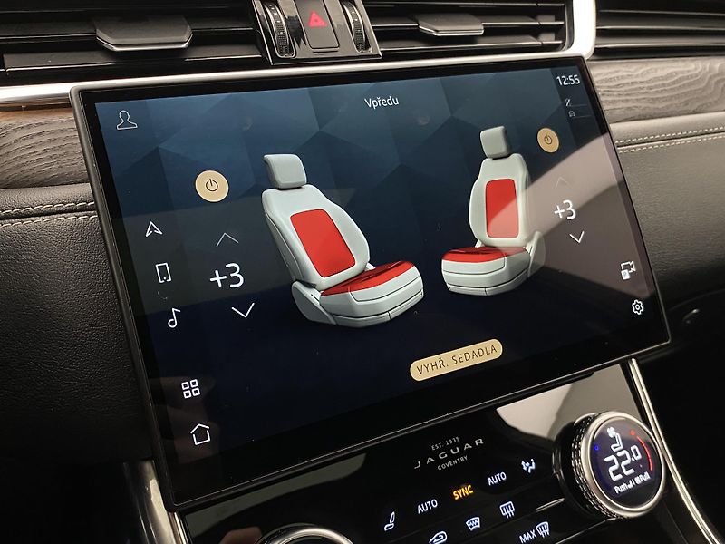 Jaguar XF D200 R-DYNAMIC AWD REZERVACE - fotka 38 z 48