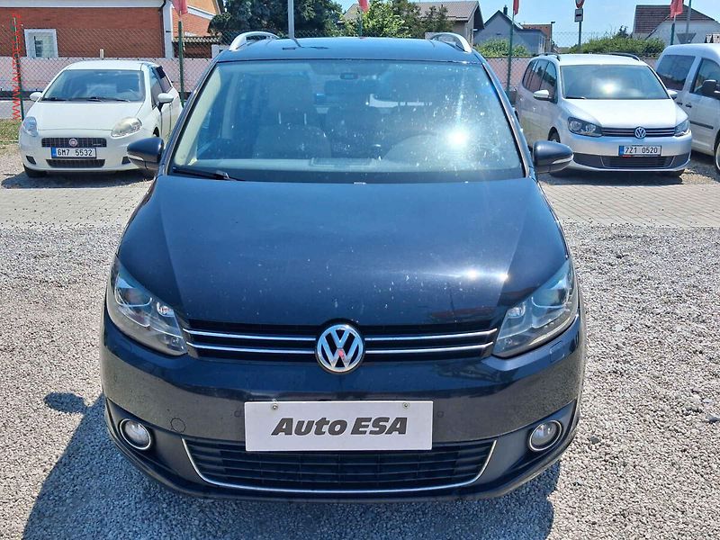 Volkswagen Touran (2014) 2.0 TDi, DSG, bixen, panor - fotka 2 z 23