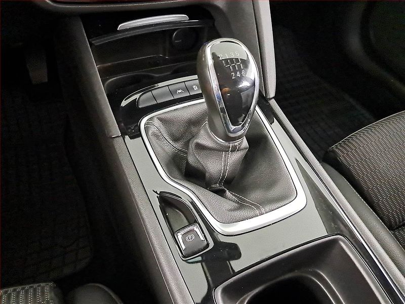 Opel Insignia (2018) 1.6 CDTI, Navi, Tempomat - fotka 13 z 21