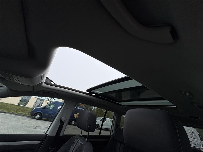 Volkswagen Touran 2,0 TDi 103kW Xen,Pano,Nez.top - fotka 28 z 42