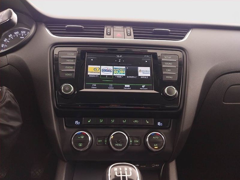 Škoda Octavia (2015) Elegance 1.6 TDI, Serv.kniha - fotka 12 z 22