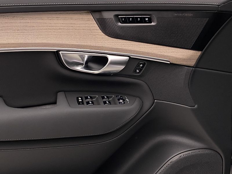 Volvo XC90 (2025) B5 AWD AUT BRIGHT PLUS 7míst - fotka 29 z 76