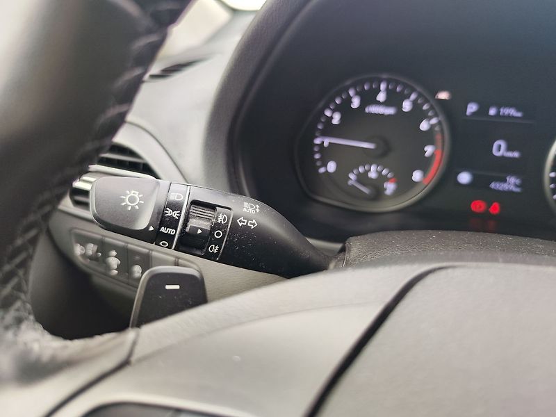 Hyundai i30 1.0 T-GDI/88kW Smart Navi DCT - fotka 27 z 33