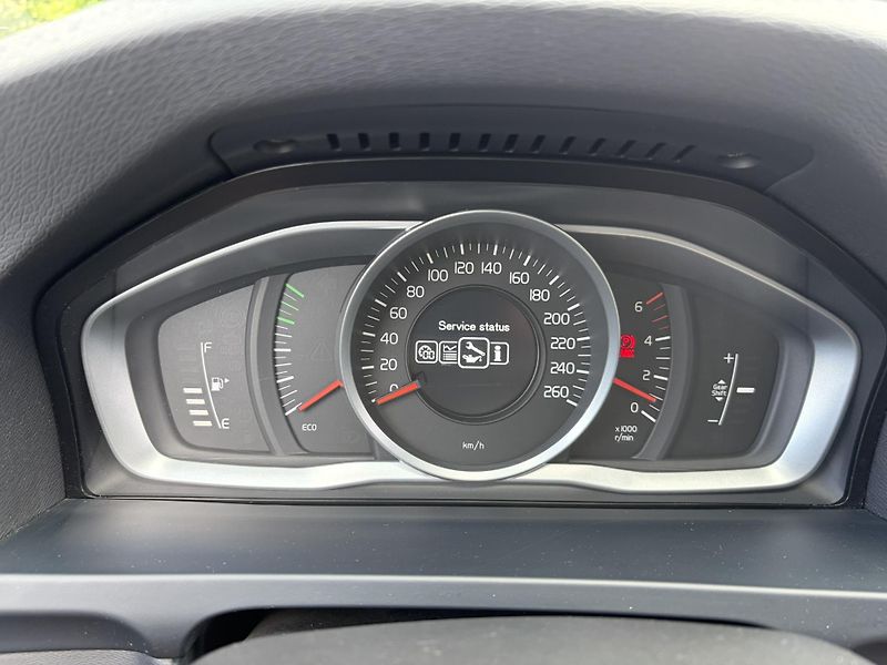 Volvo V60 (2014) - fotka 32 z 34